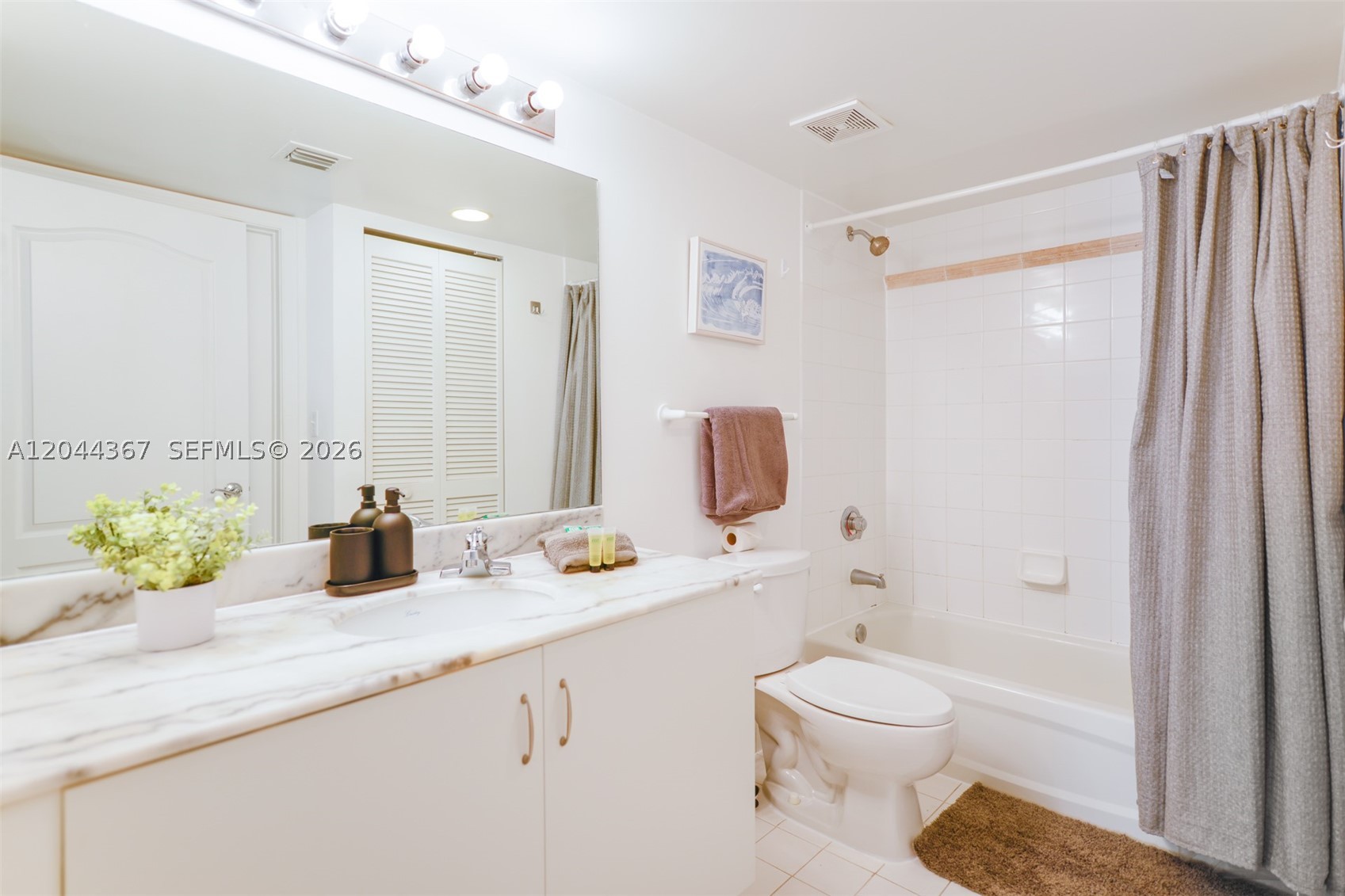 1200 Brickell Bay Dr #3614 Miami, FL 33131
