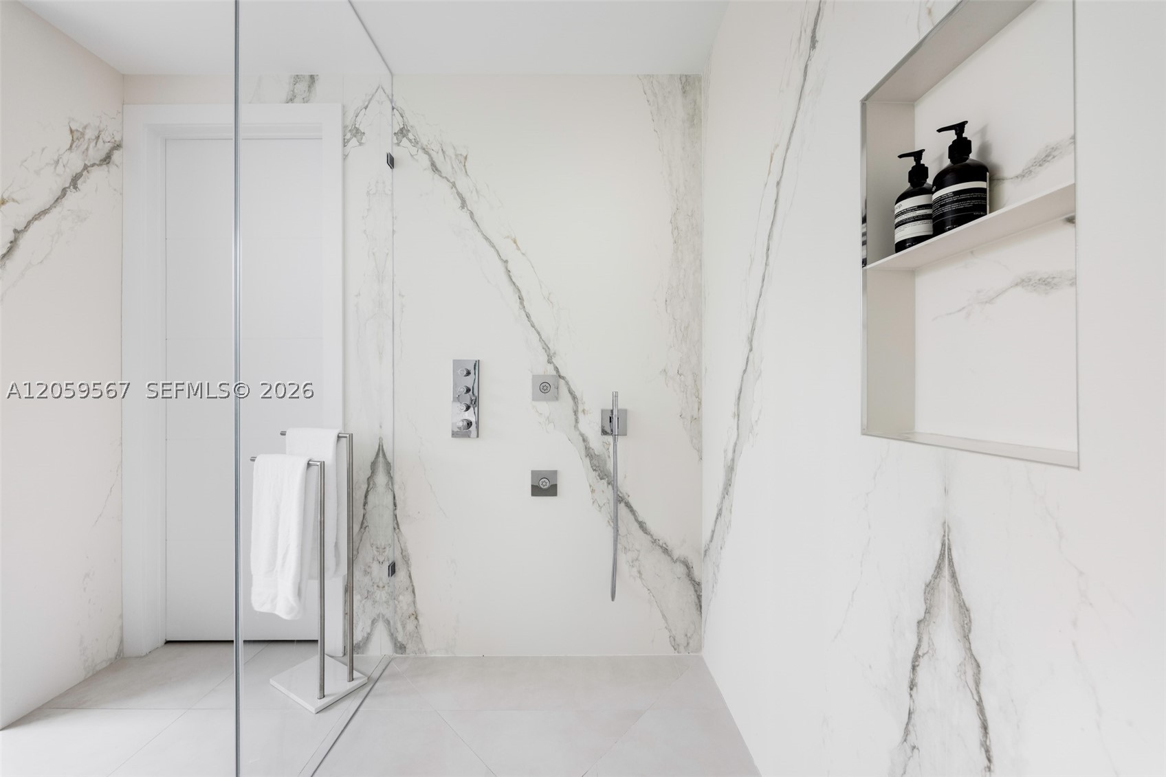5630 Pine Tree Dr Miami Beach, FL 33140