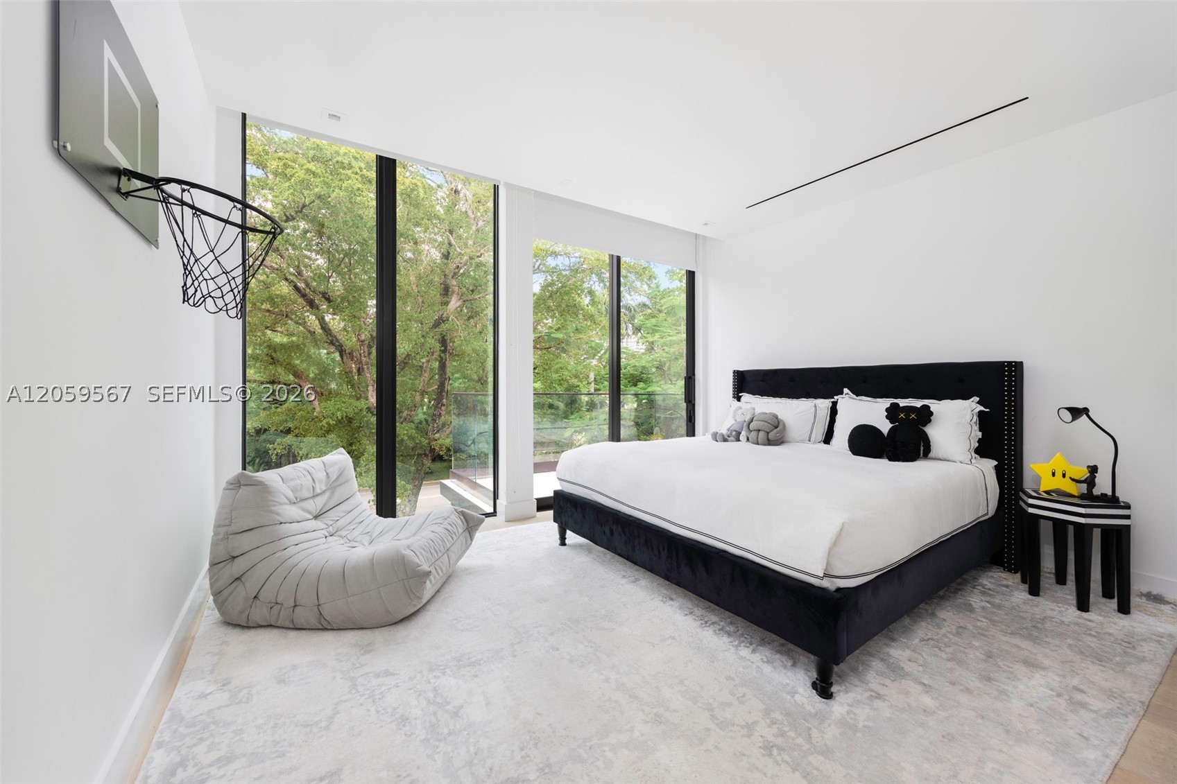5630 Pine Tree Dr Miami Beach, FL 33140