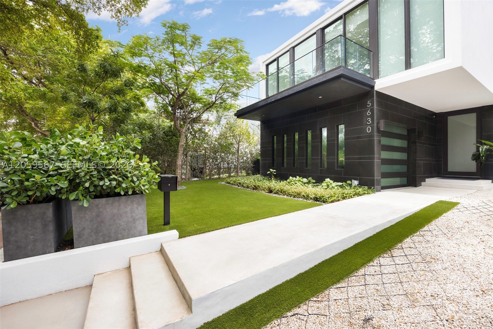 5630 Pine Tree Dr Miami Beach, FL 33140