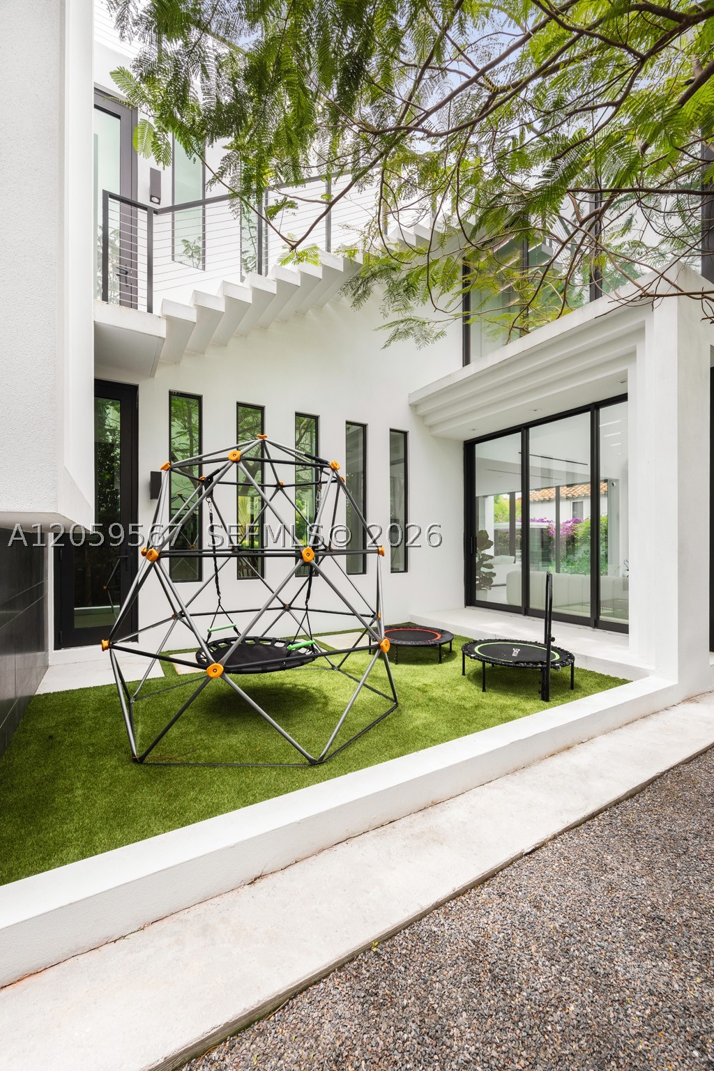 5630 Pine Tree Dr Miami Beach, FL 33140