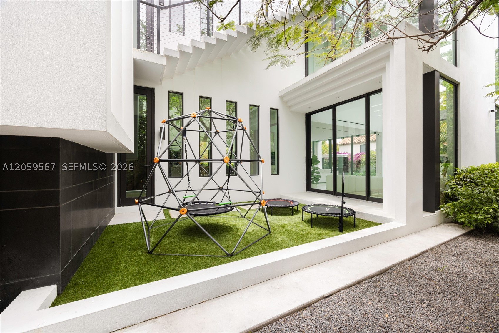 5630 Pine Tree Dr Miami Beach, FL 33140