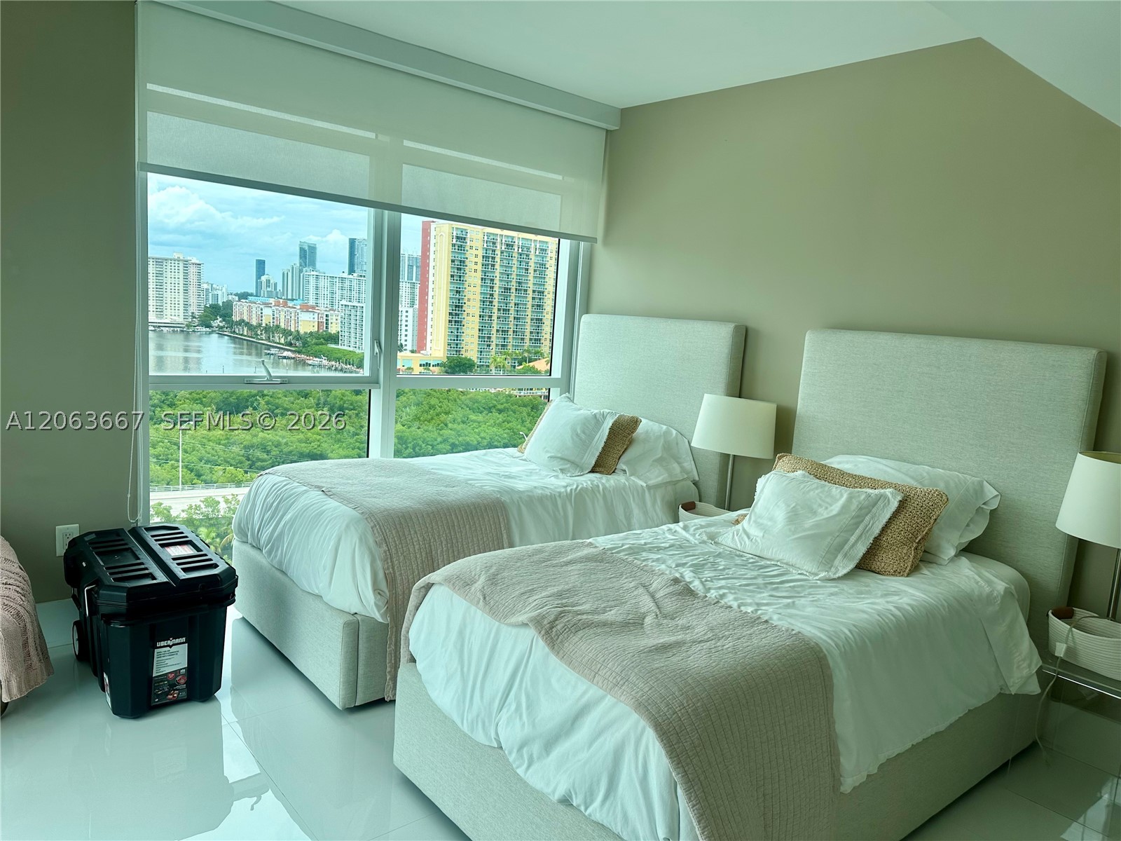 image 400 Sunny Isles33