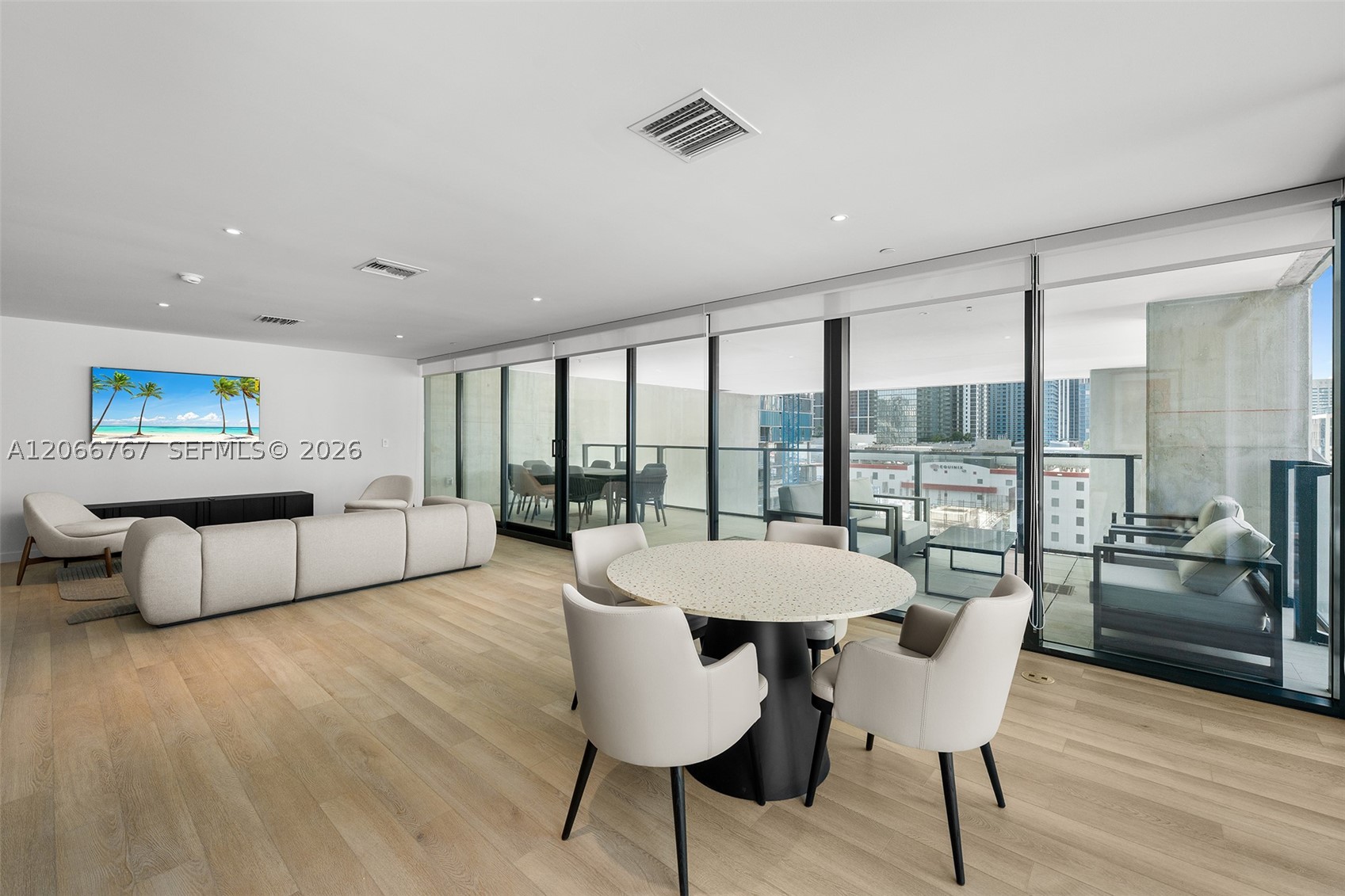 image E11EVEN Hotel & Residences28
