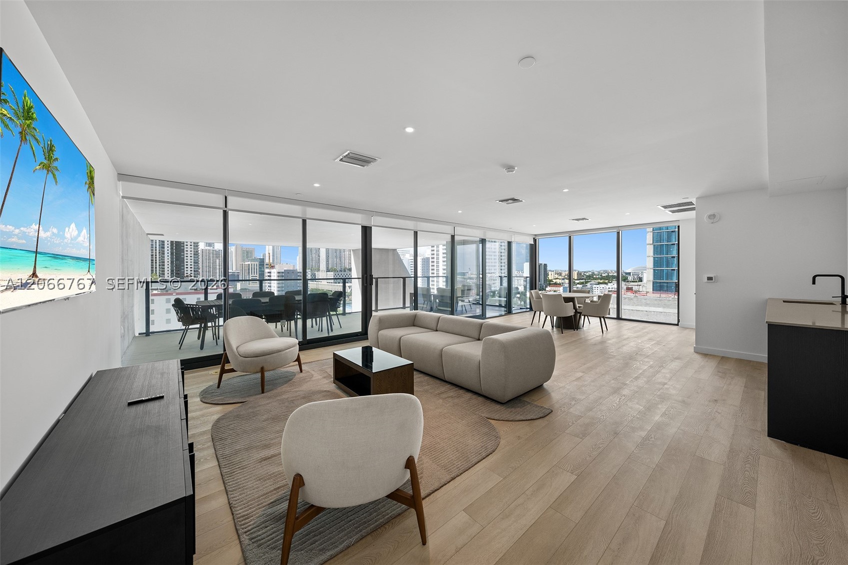 image E11EVEN Hotel & Residences32