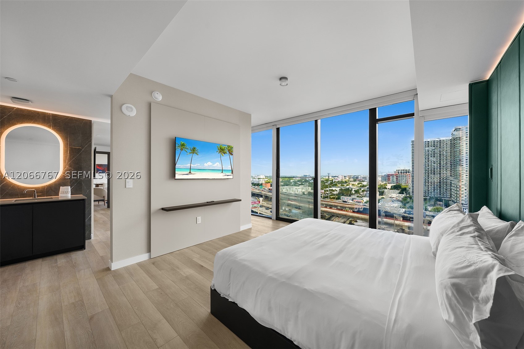 image E11EVEN Hotel & Residences40