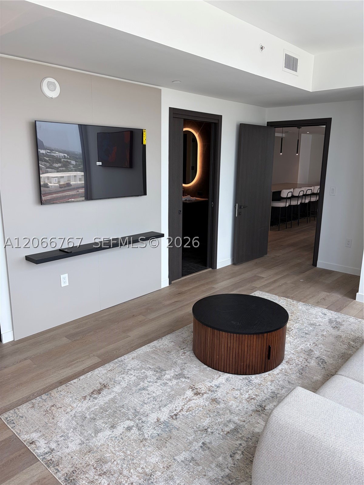 image E11EVEN Hotel & Residences7