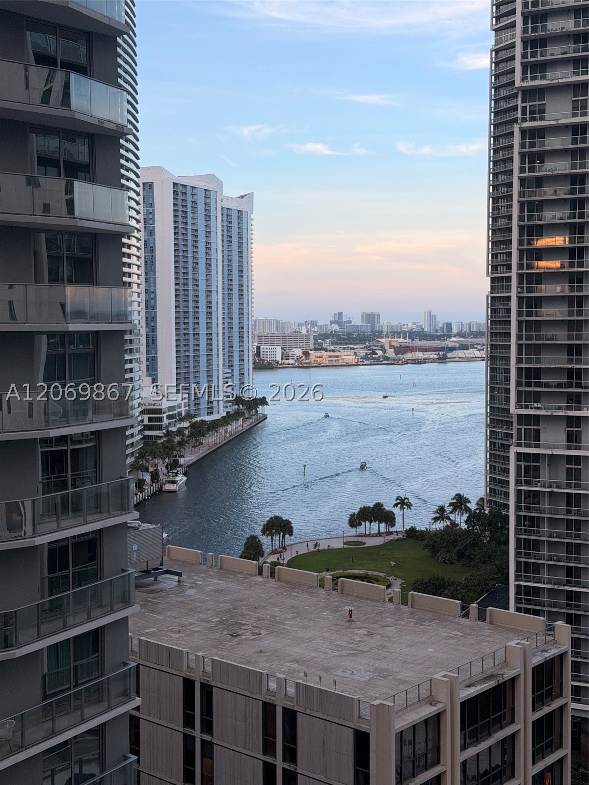 image 500 Brickell West12