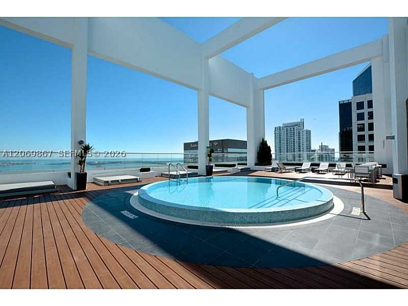 image 500 Brickell West17