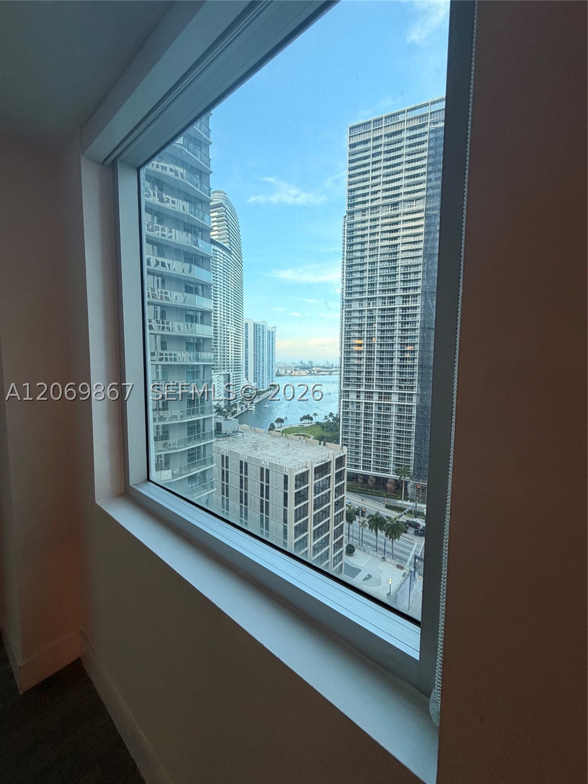 image 500 Brickell West8