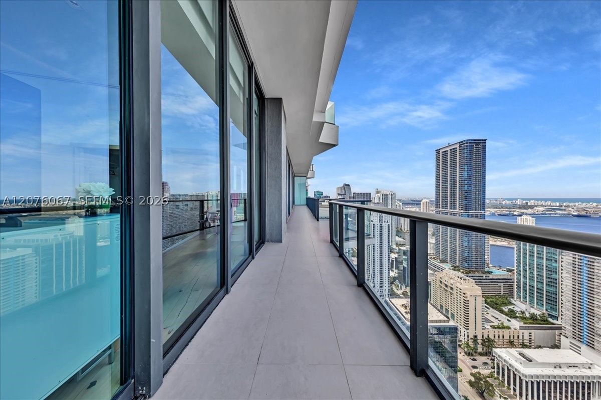 1300 SE Miami Ave #UPH3 Miami, FL 33130