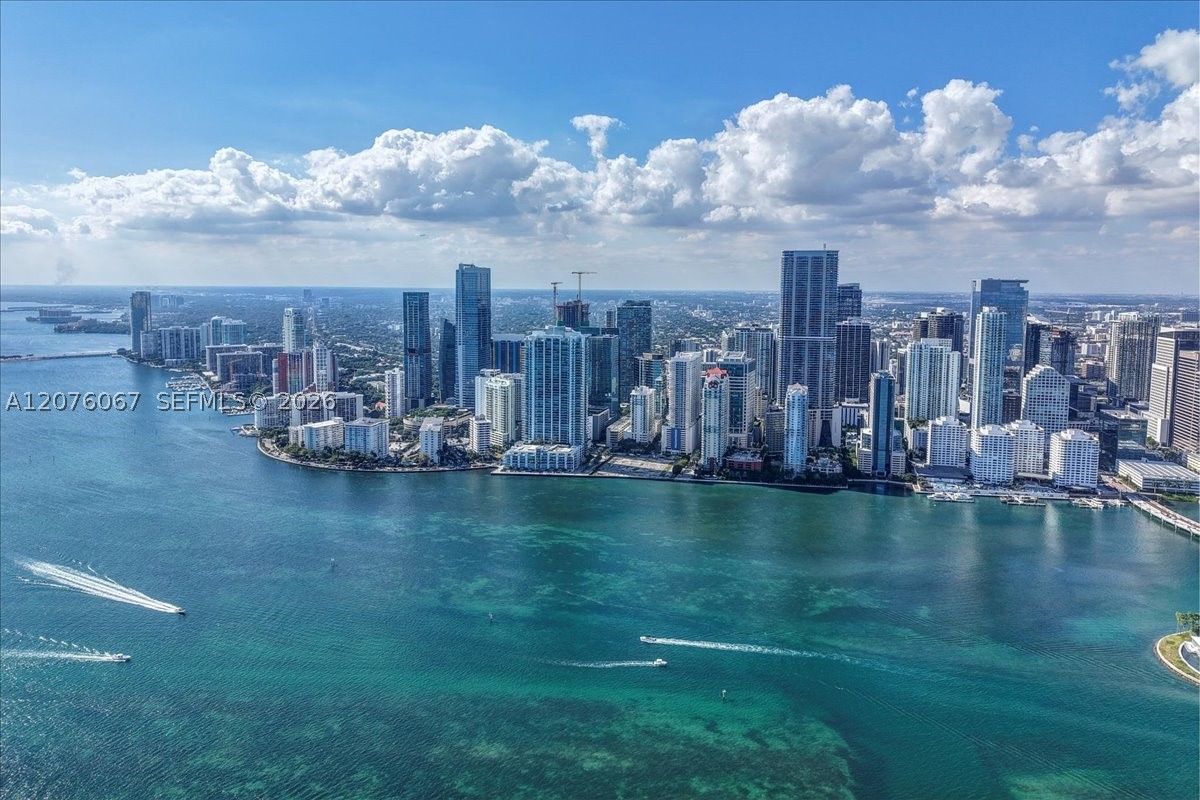 1300 SE Miami Ave #UPH3 Miami, FL 33130