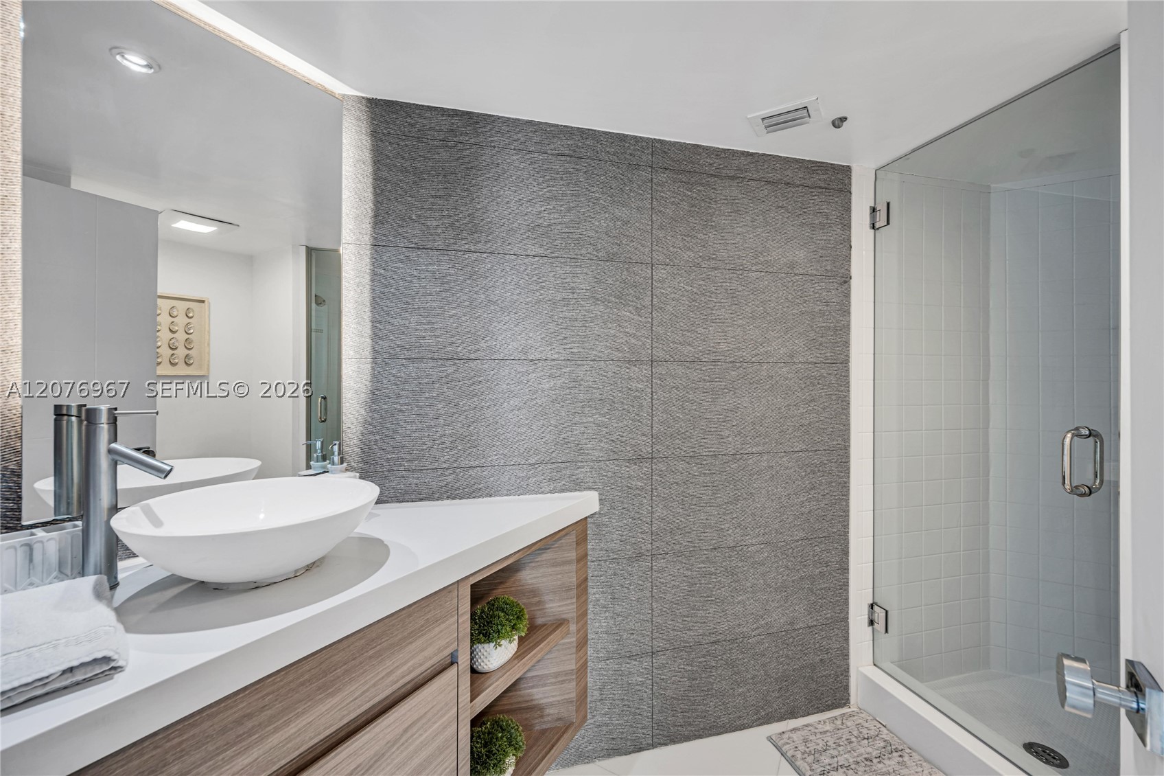 540 Brickell Key Dr #1820 Miami, FL 33131