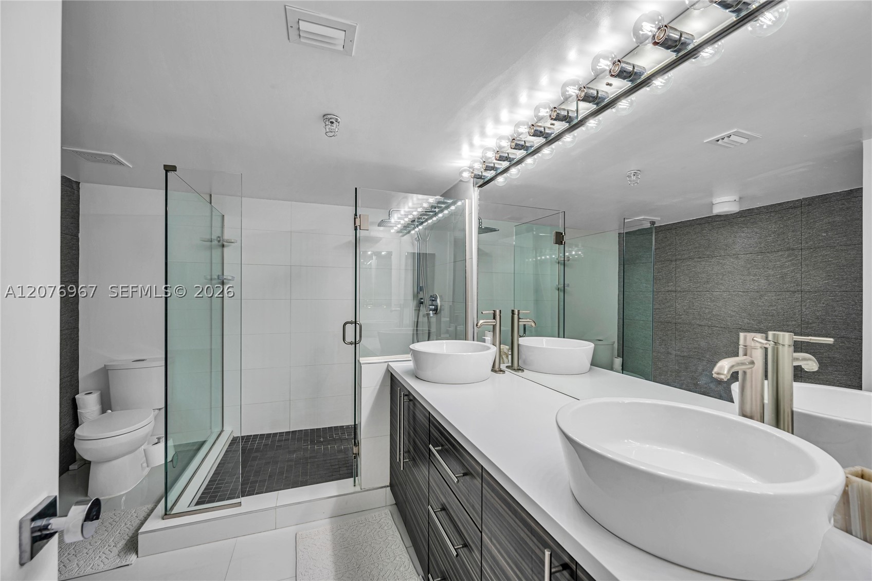 540 Brickell Key Dr #1820 Miami, FL 33131