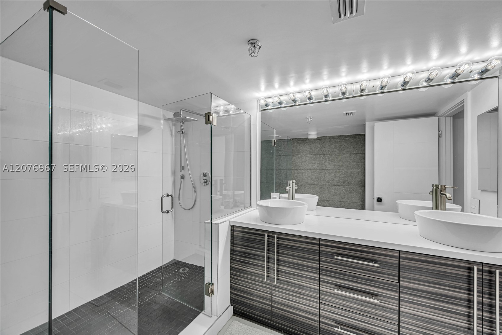 540 Brickell Key Dr #1820 Miami, FL 33131