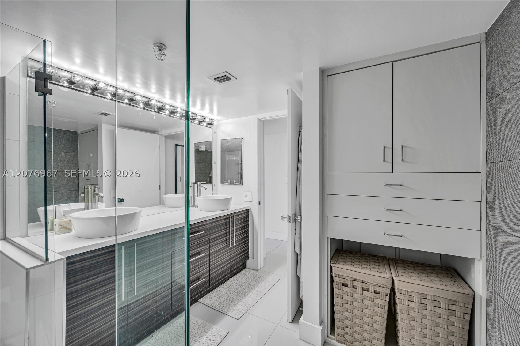 540 Brickell Key Dr #1820 Miami, FL 33131
