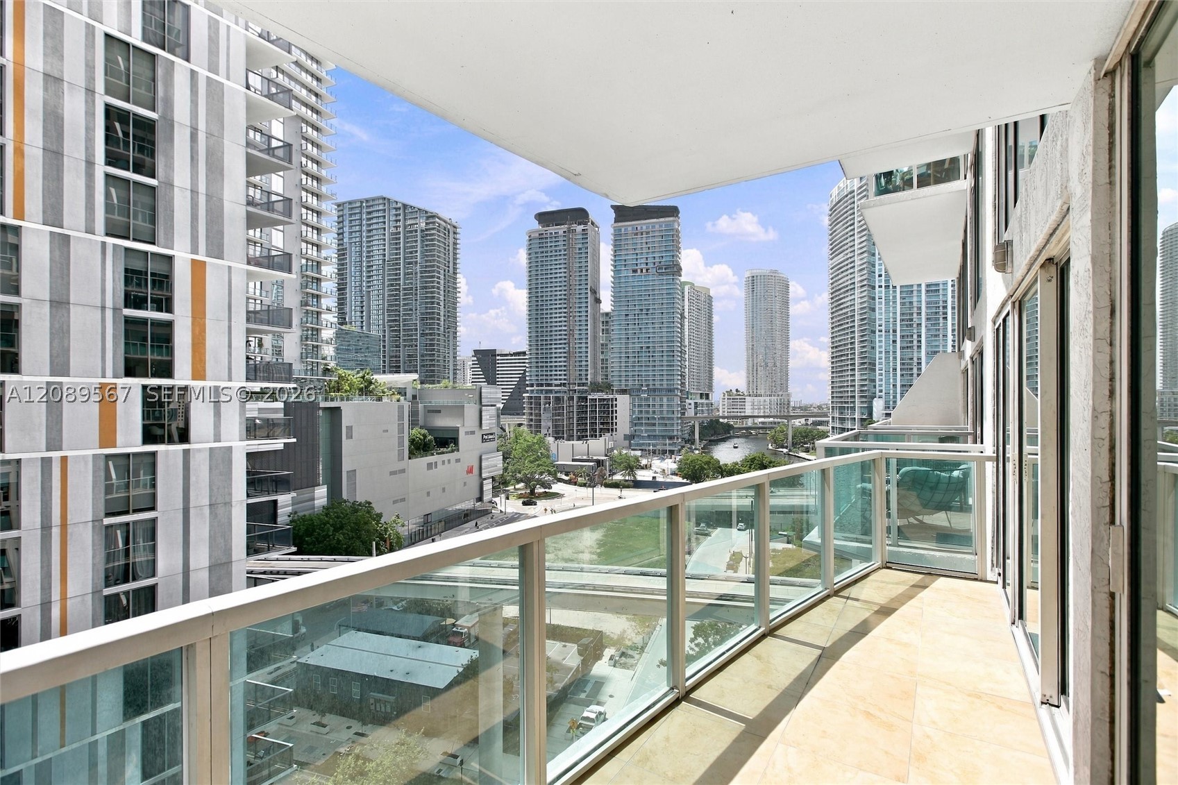 image Brickell on the River South15