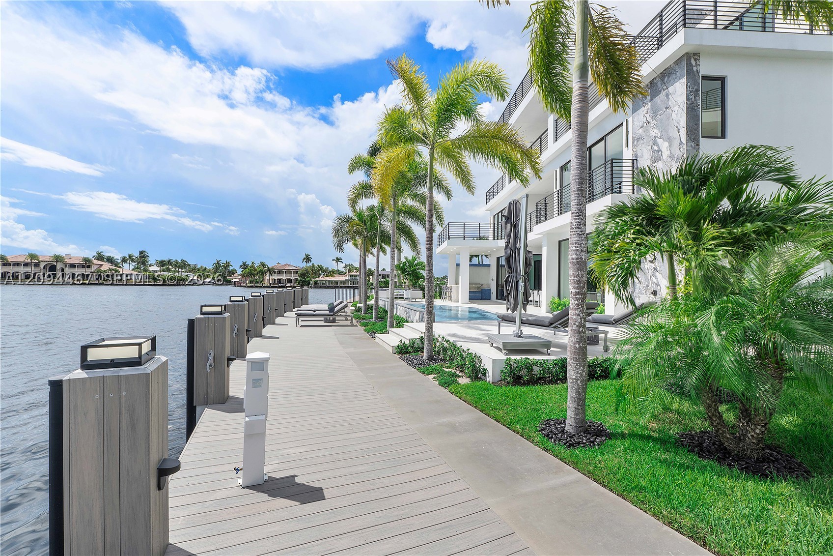 350 Circle Dr Pompano Beach, FL 33062