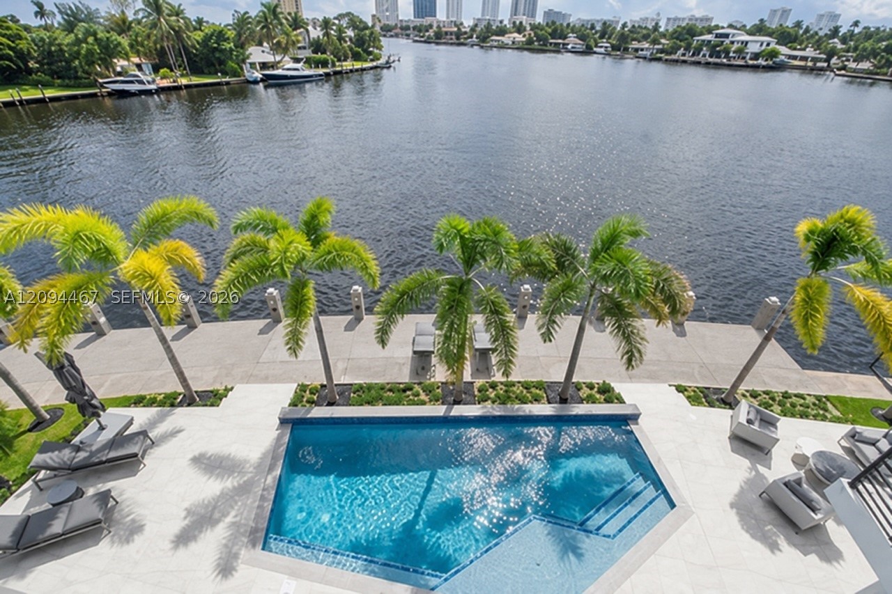 350 Circle Dr Pompano Beach, FL 33062