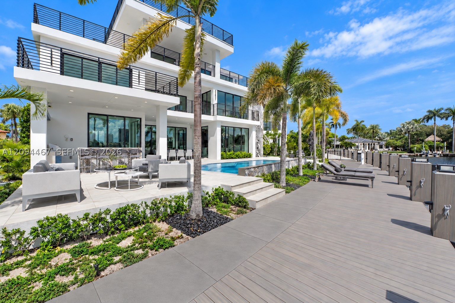 350 Circle Dr Pompano Beach, FL 33062