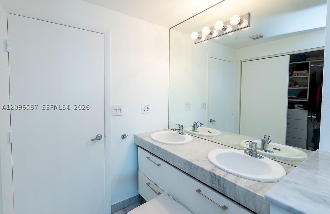 2000 Bay Dr #203 Miami Beach, FL 33141