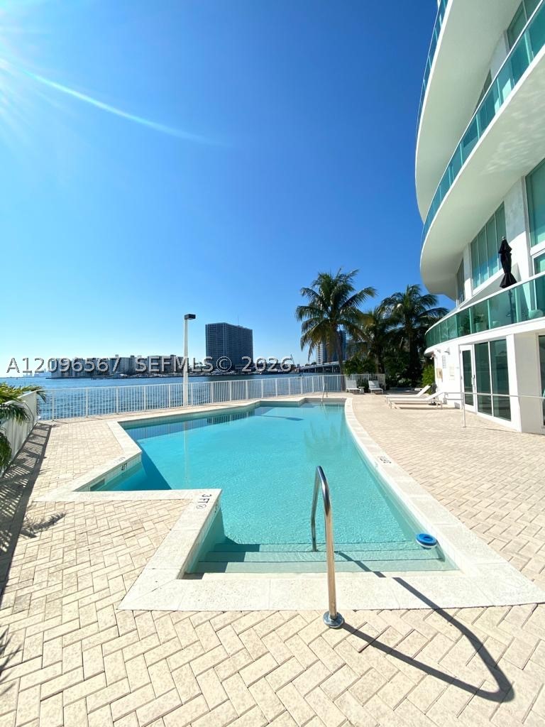 2000 Bay Dr #203 Miami Beach, FL 33141