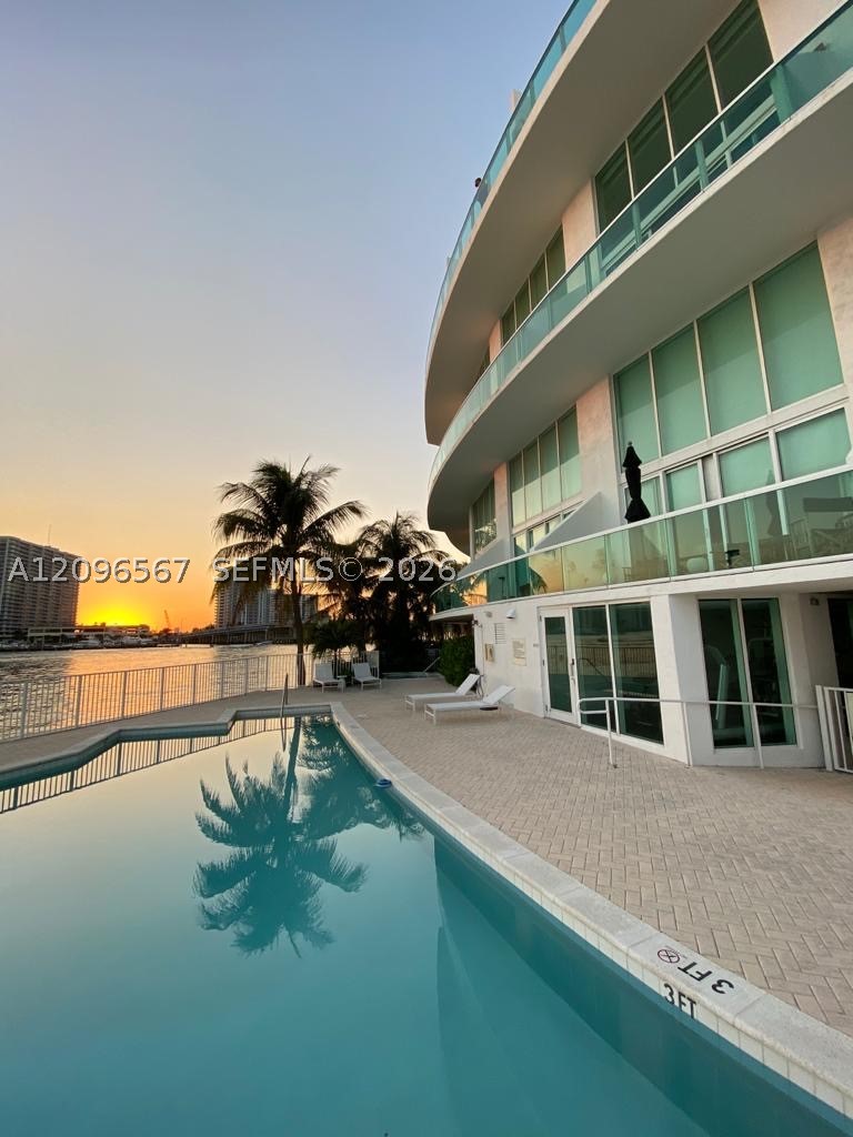 2000 Bay Dr #203 Miami Beach, FL 33141