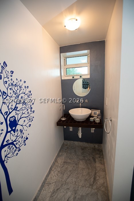 2000 Bay Dr #203 Miami Beach, FL 33141