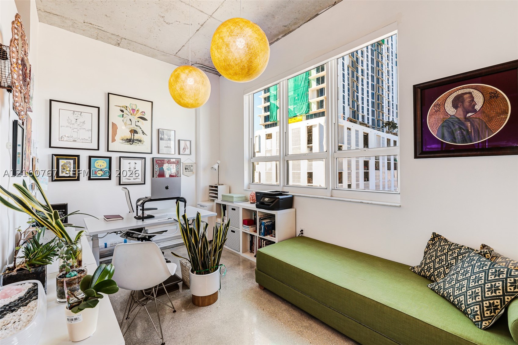 image Cite on the Bay West9