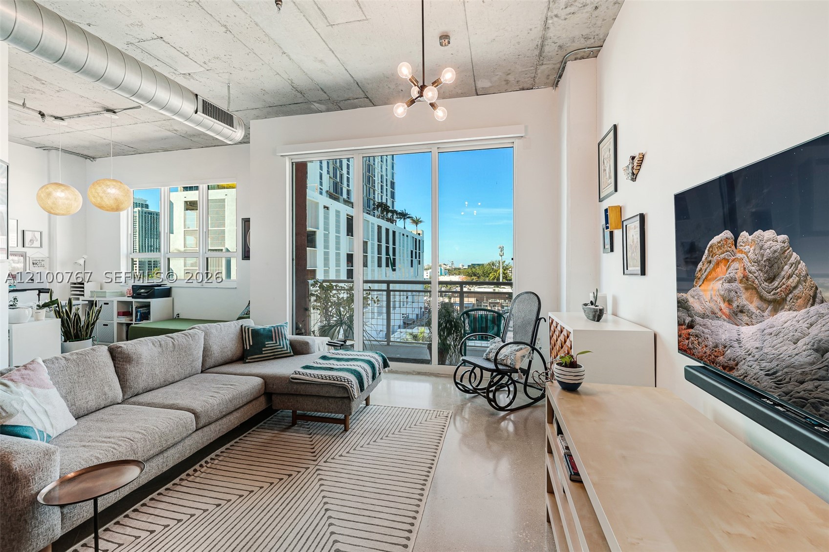 image Cite on the Bay West4