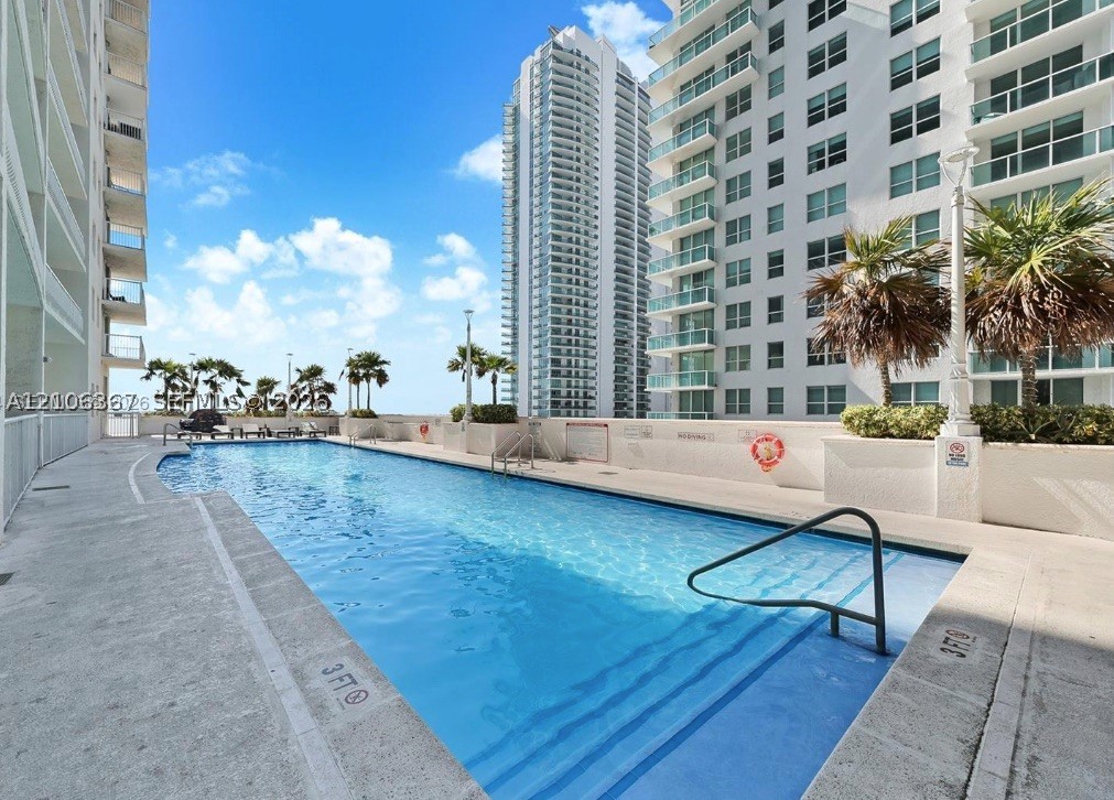 image The Club at Brickell Bay21
