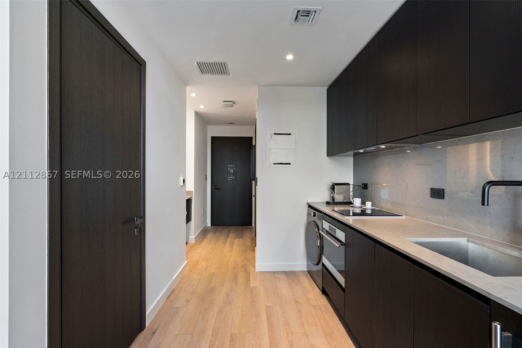 image E11EVEN Hotel & Residences6