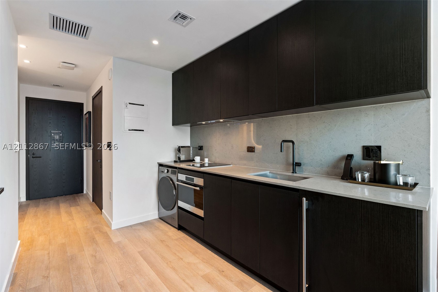image E11EVEN Hotel & Residences7