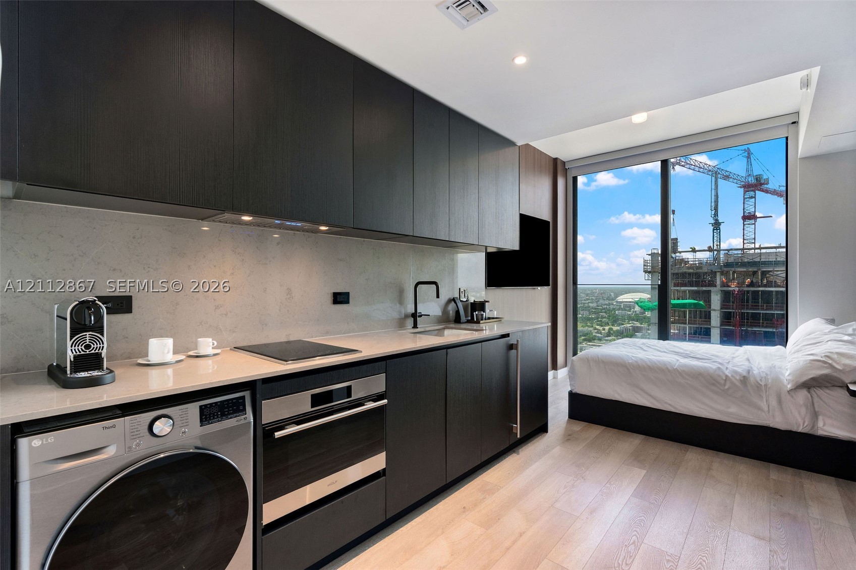 image E11EVEN Hotel & Residences8