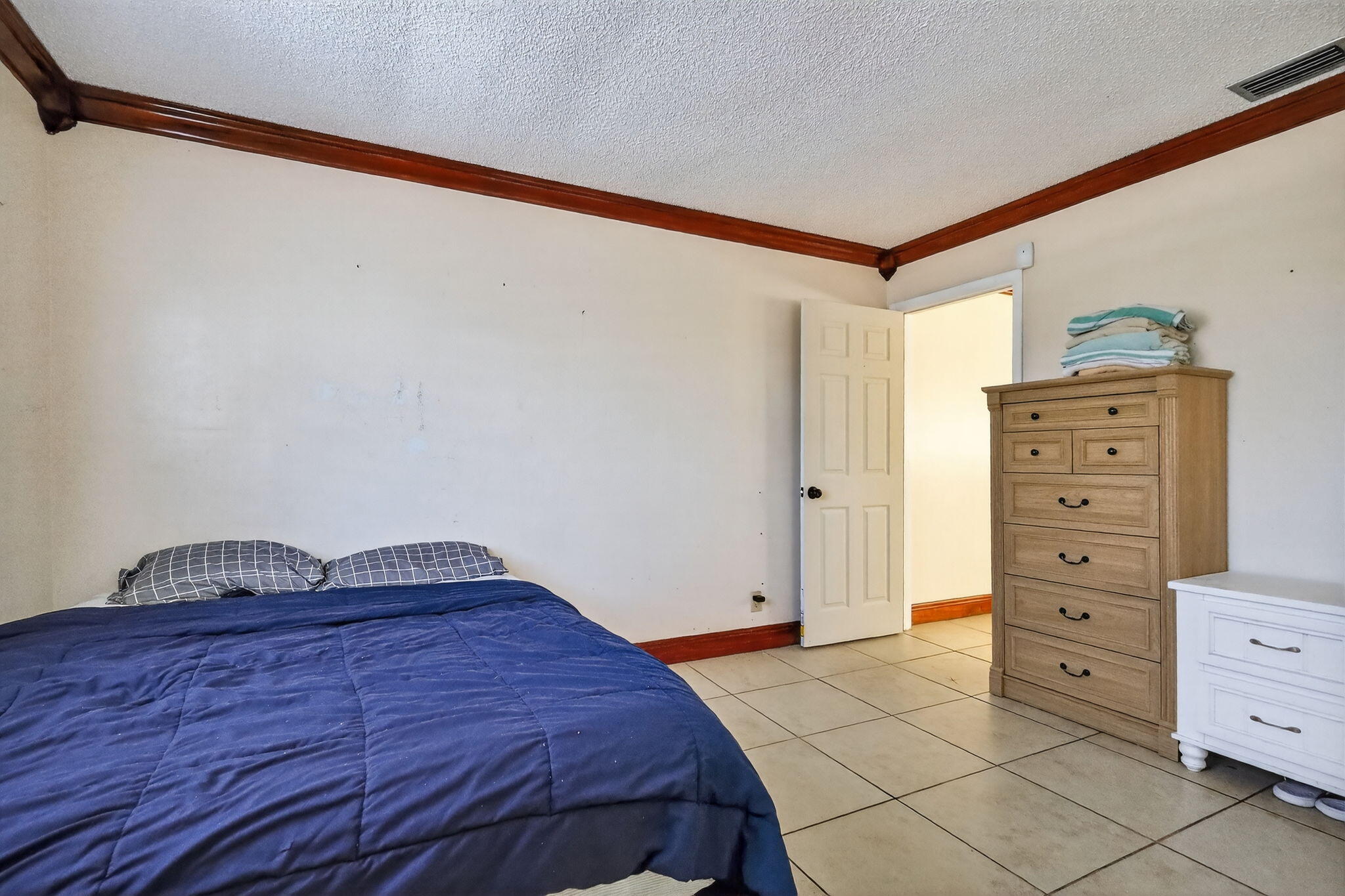 6171 NW 170th Hialeah, FL 33015