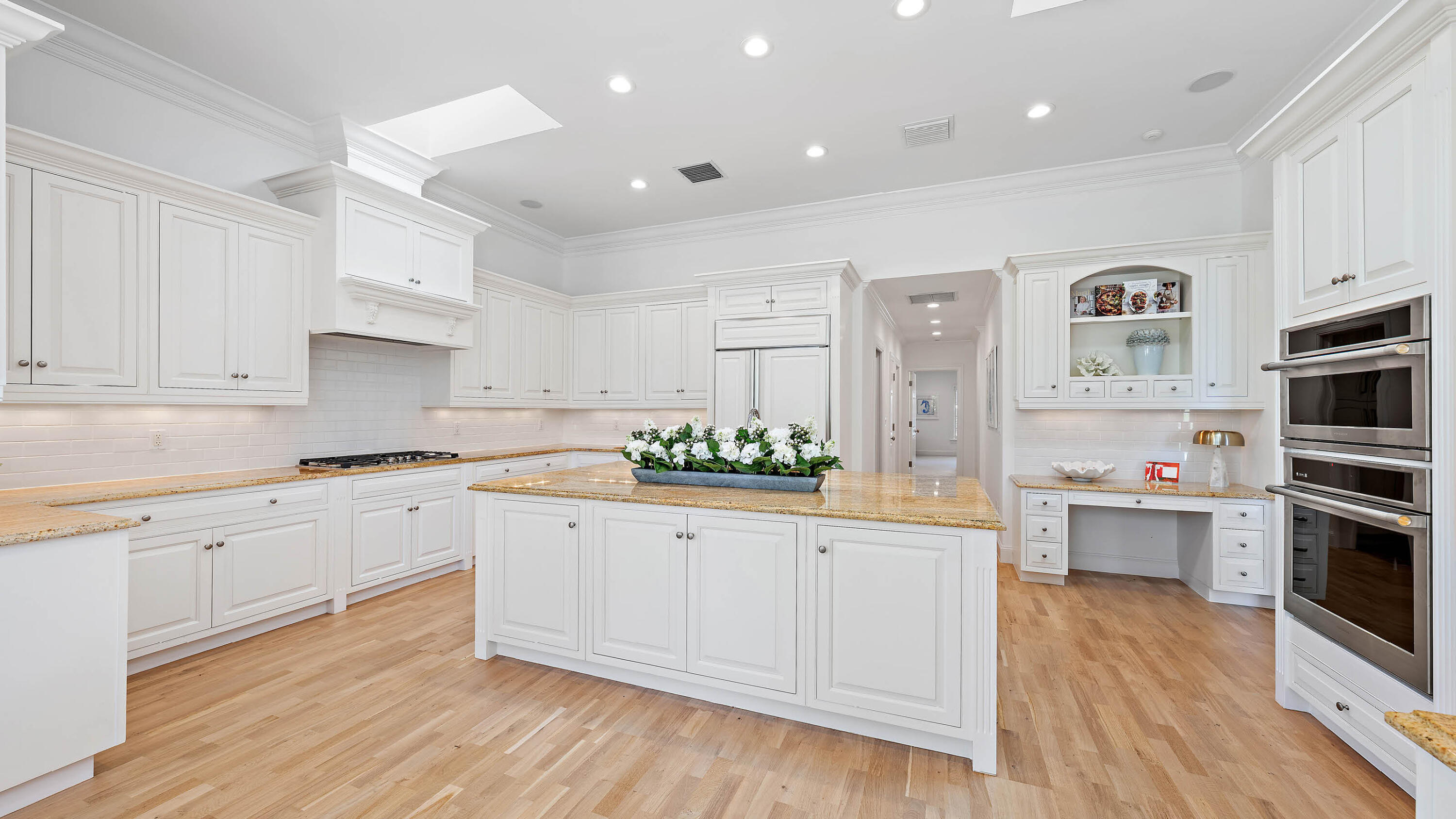 677 Village North Palm Beach, FL 33408