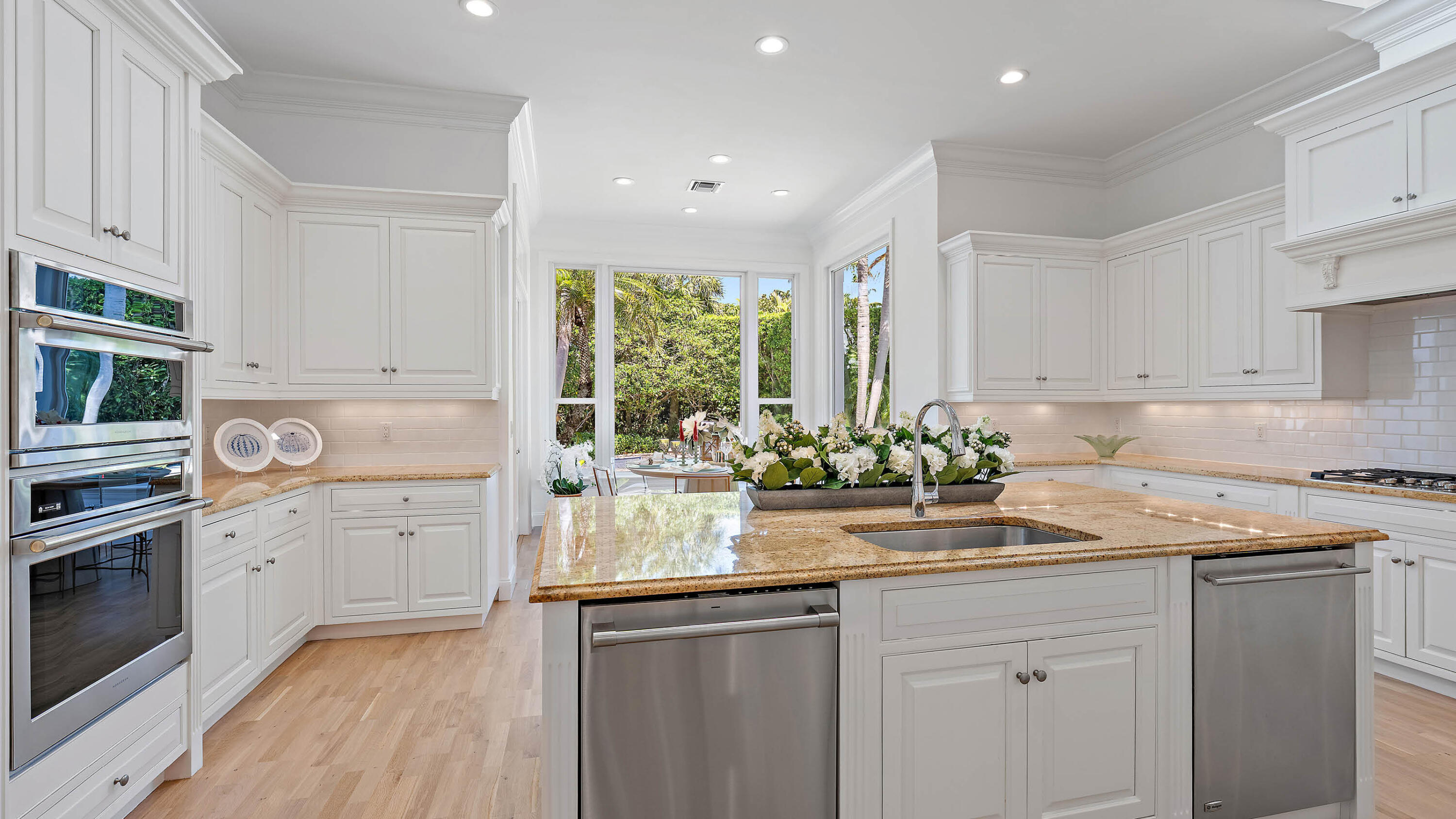 677 Village North Palm Beach, FL 33408