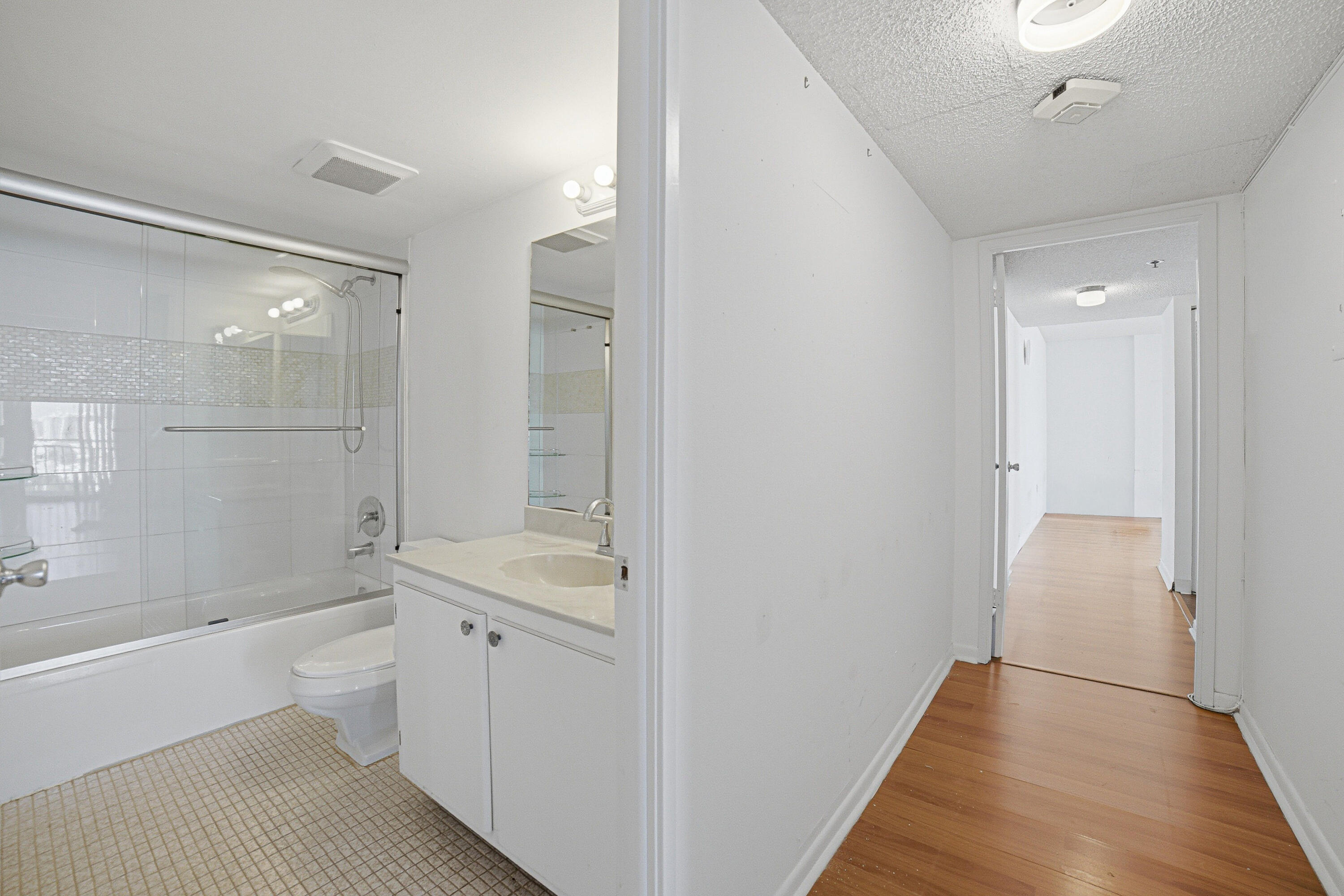 image Winston Towers 60019