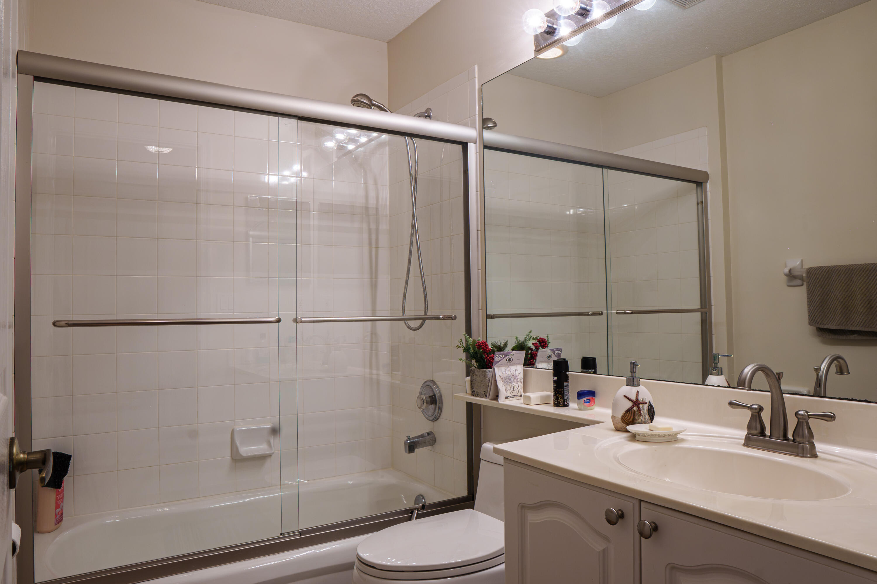 8058 Via Hacienda Riviera Beach, FL 33418