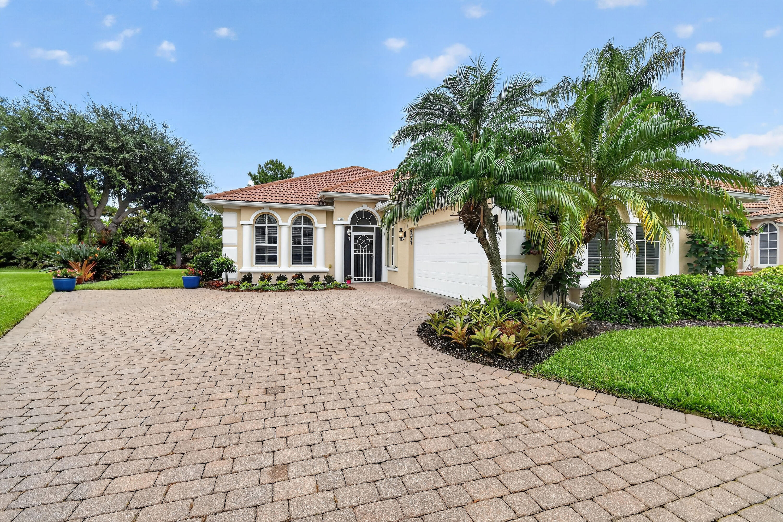 4577 NW Red Bay