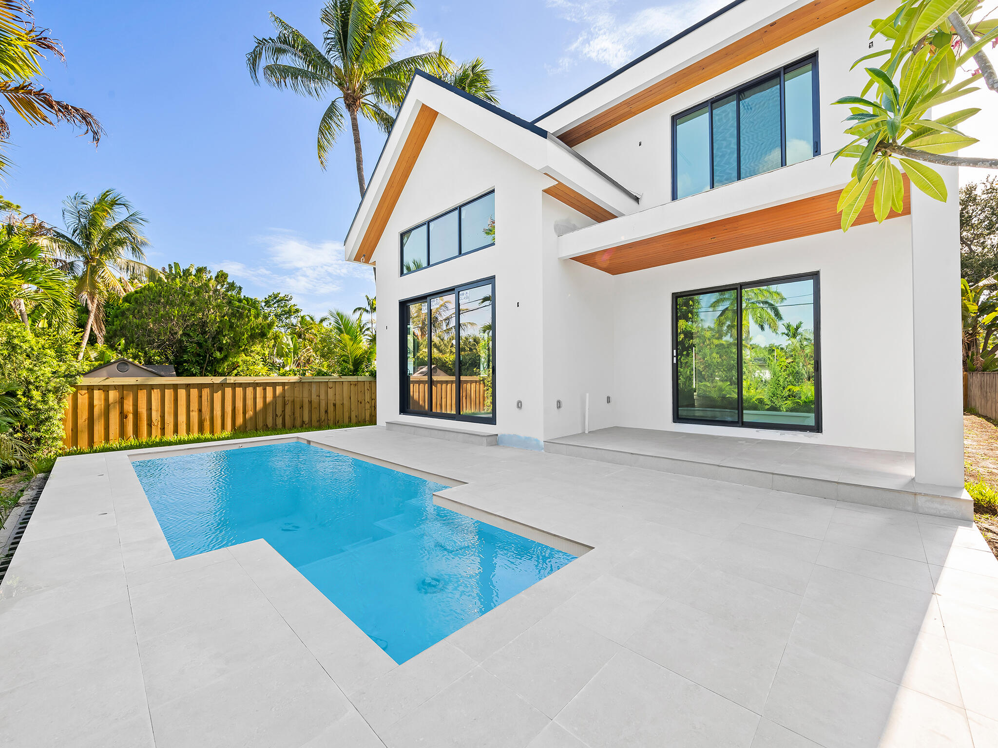 1628 NE 17th Fort Lauderdale, FL 33305