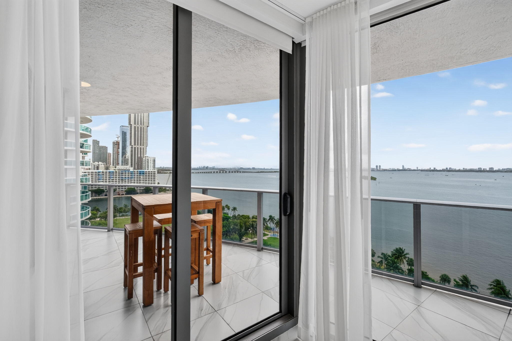 image Aria on the Bay21