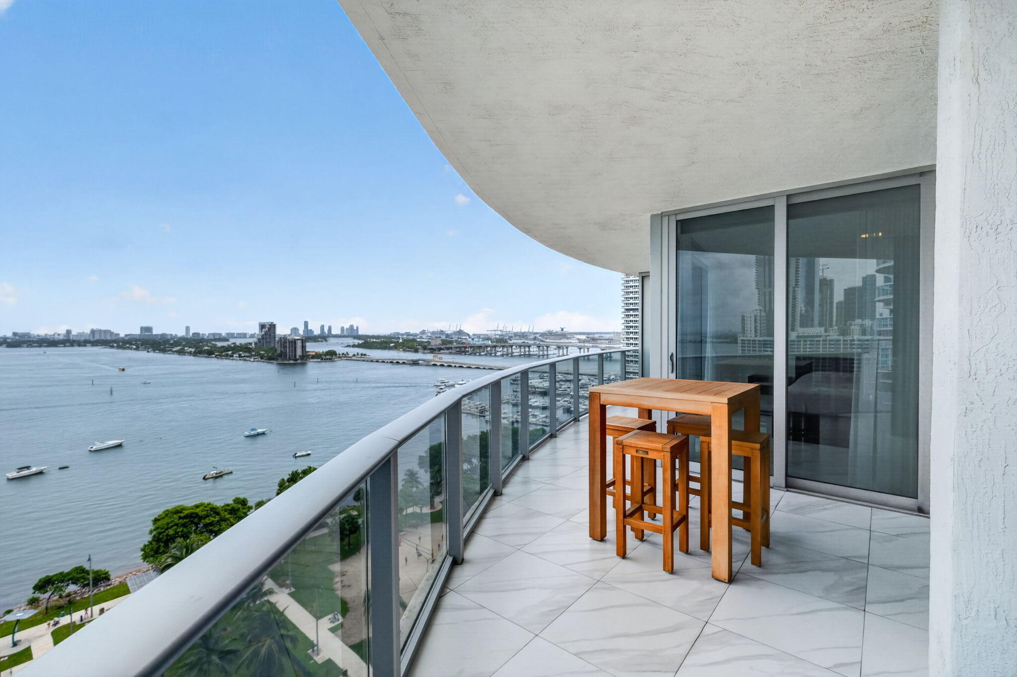image Aria on the Bay23