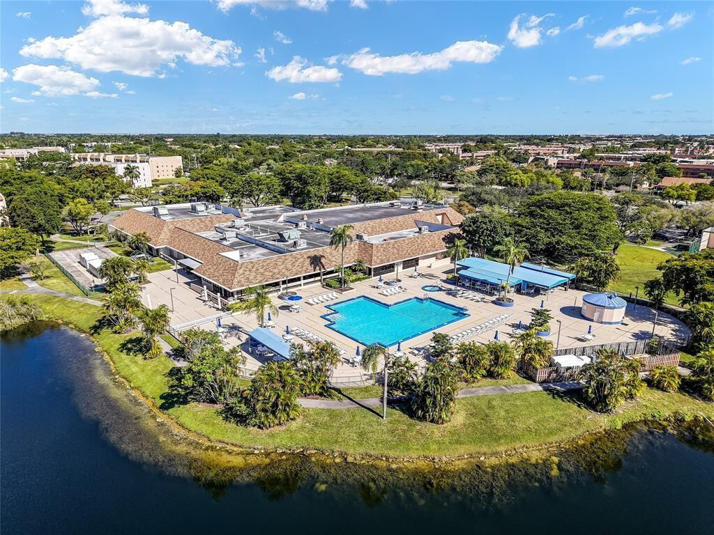 9881 Sunrise Lks Blvd #104 Sunrise, FL 33322
