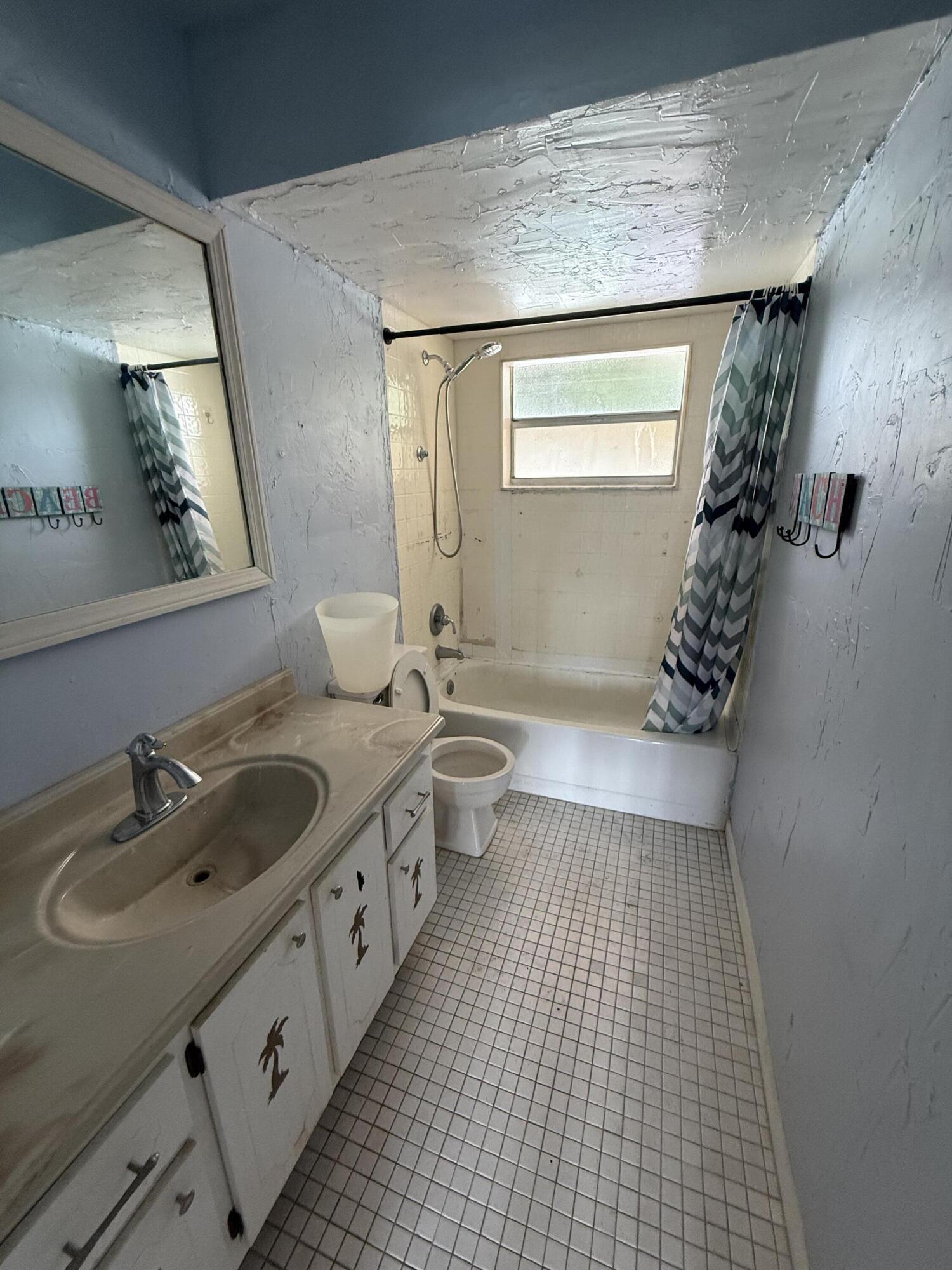 9881 Sunrise Lks Blvd #104 Sunrise, FL 33322