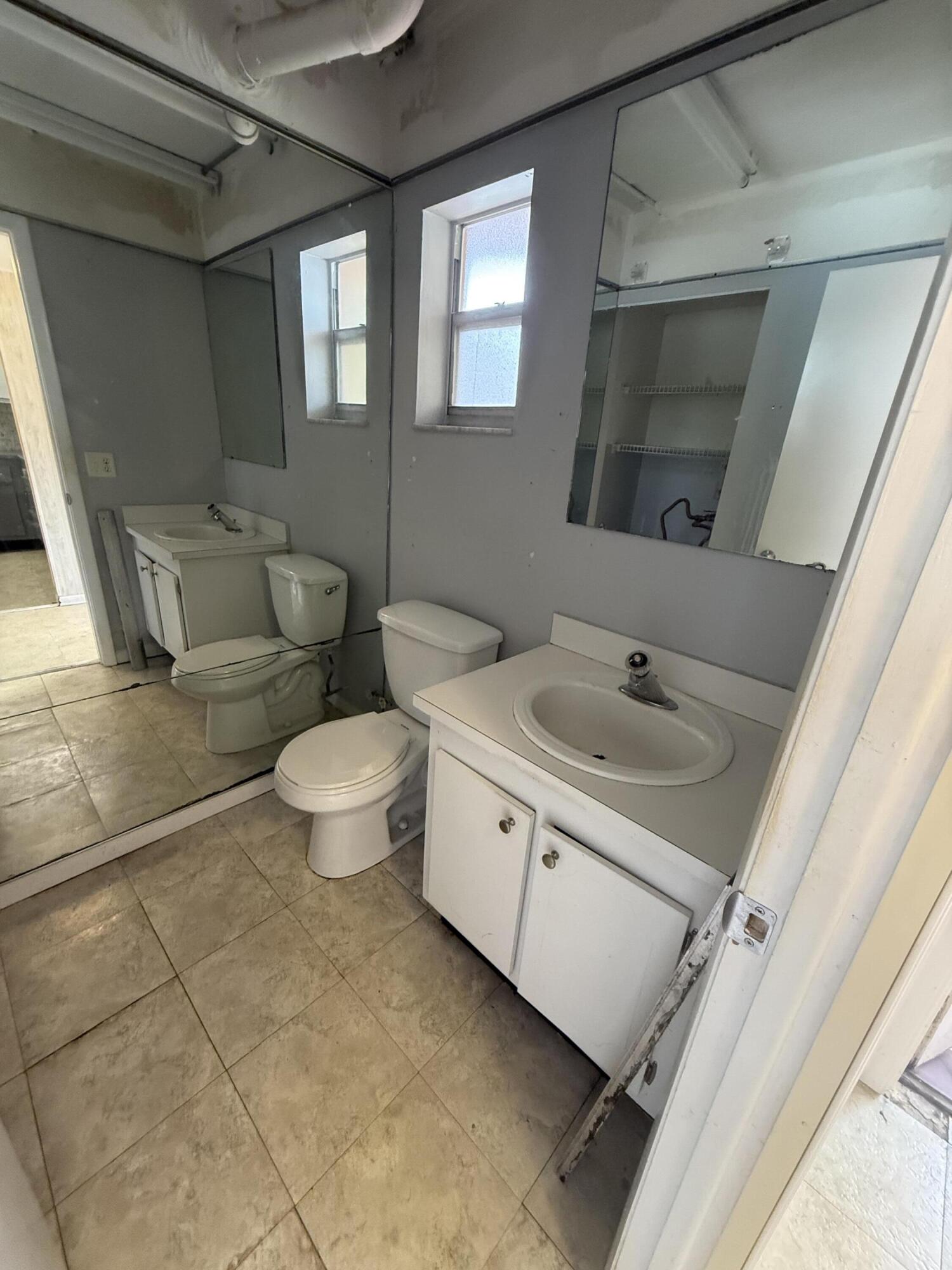 9881 Sunrise Lks Blvd #104 Sunrise, FL 33322
