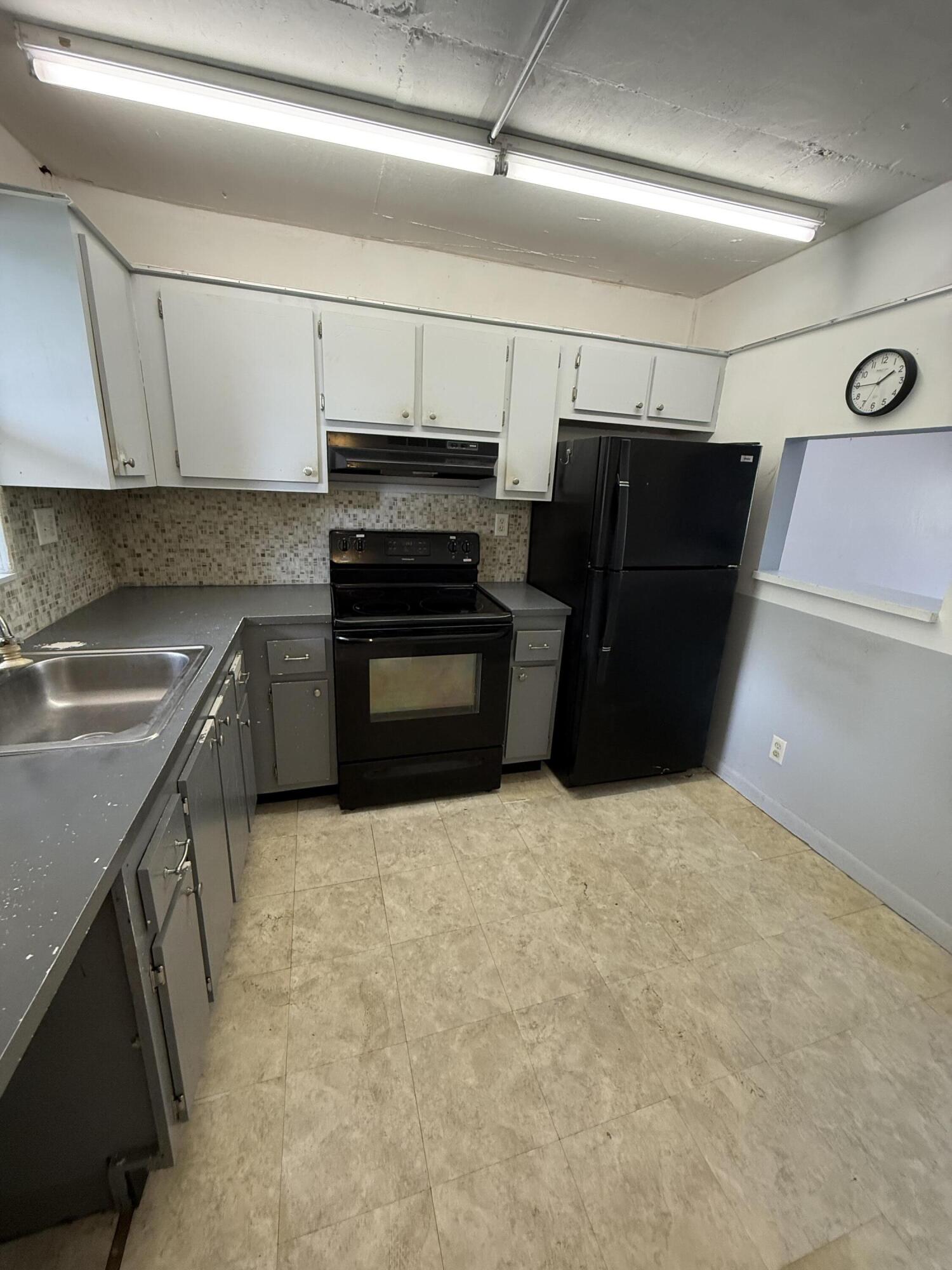 9881 Sunrise Lks Blvd #104 Sunrise, FL 33322