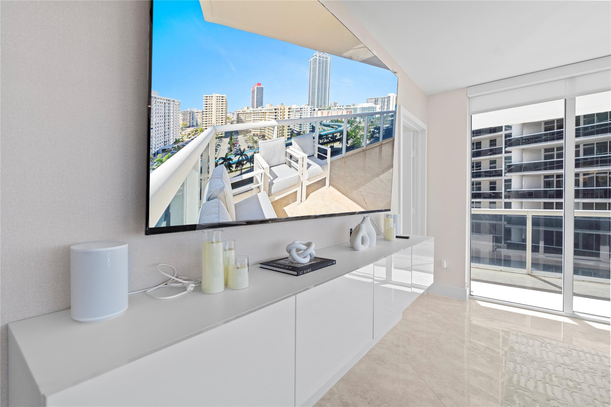 image Beach Club 215
