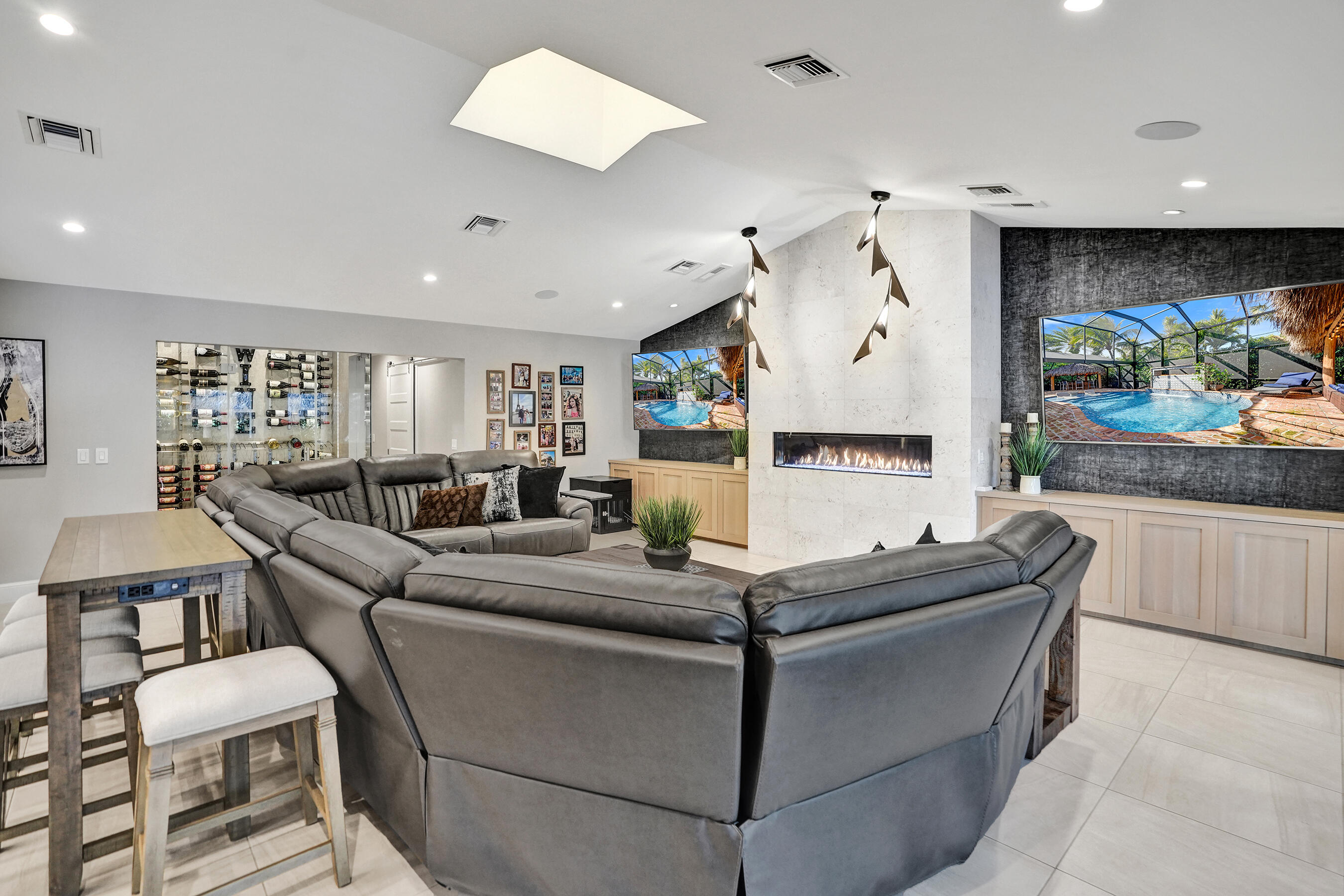 738 Middle Riv Dr Fort Lauderdale, FL 33304