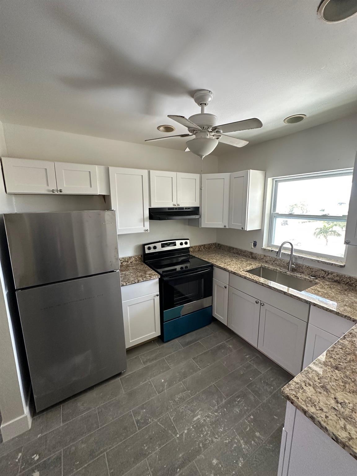 1250 E Sample Rd #301